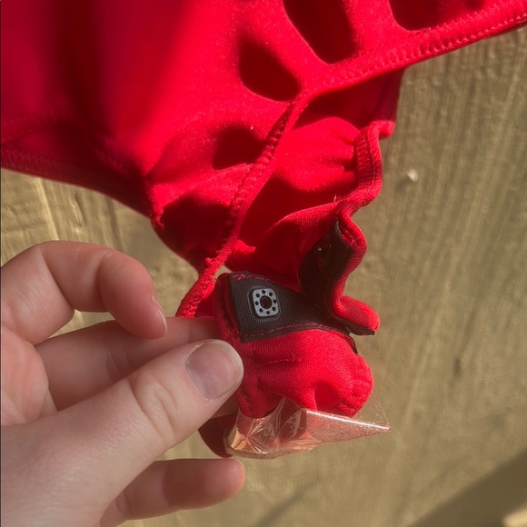 PrettyLittleThing Red High Neck Oriental Short Sleeve Bodysuit - Picture 7 of 9